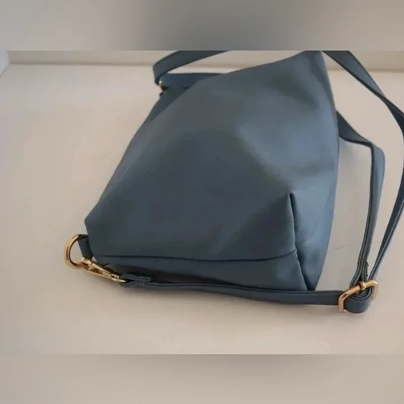 NEW Bebe Chic Blue Faux Leather Crossbody Bag-NWOT - Picture 5 of 9